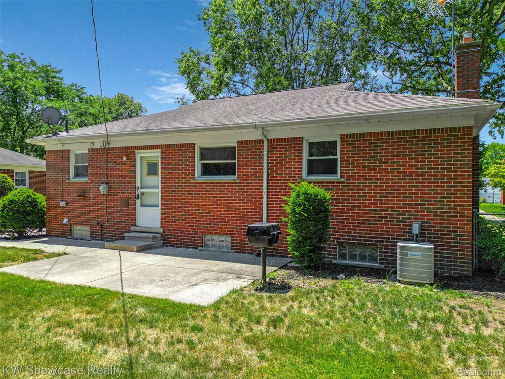 9370 Gillman Street Livonia City MI 48150