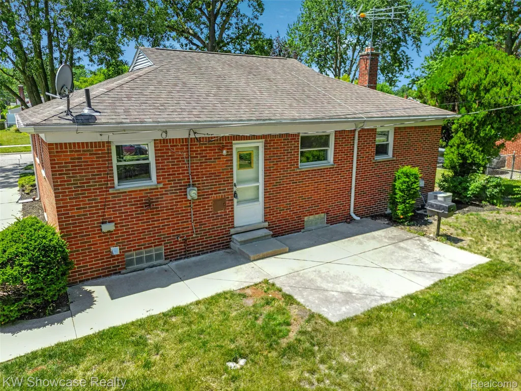 9370 Gillman Street Livonia City MI 48150