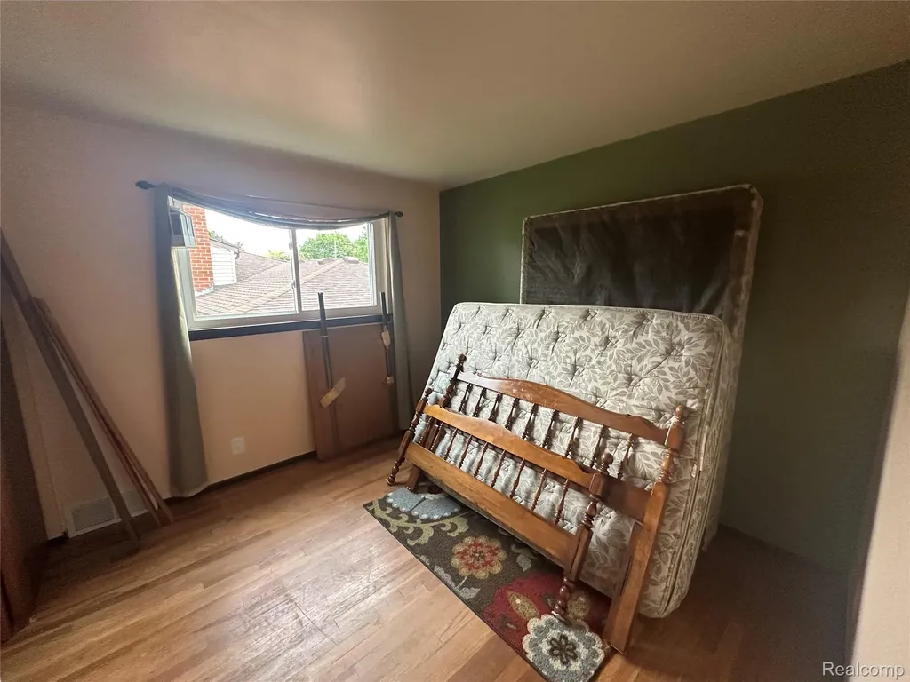 32812 Columbus Drive Warren City MI 48088