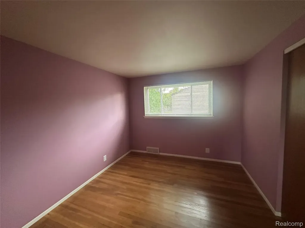 32812 Columbus Drive Warren City MI 48088