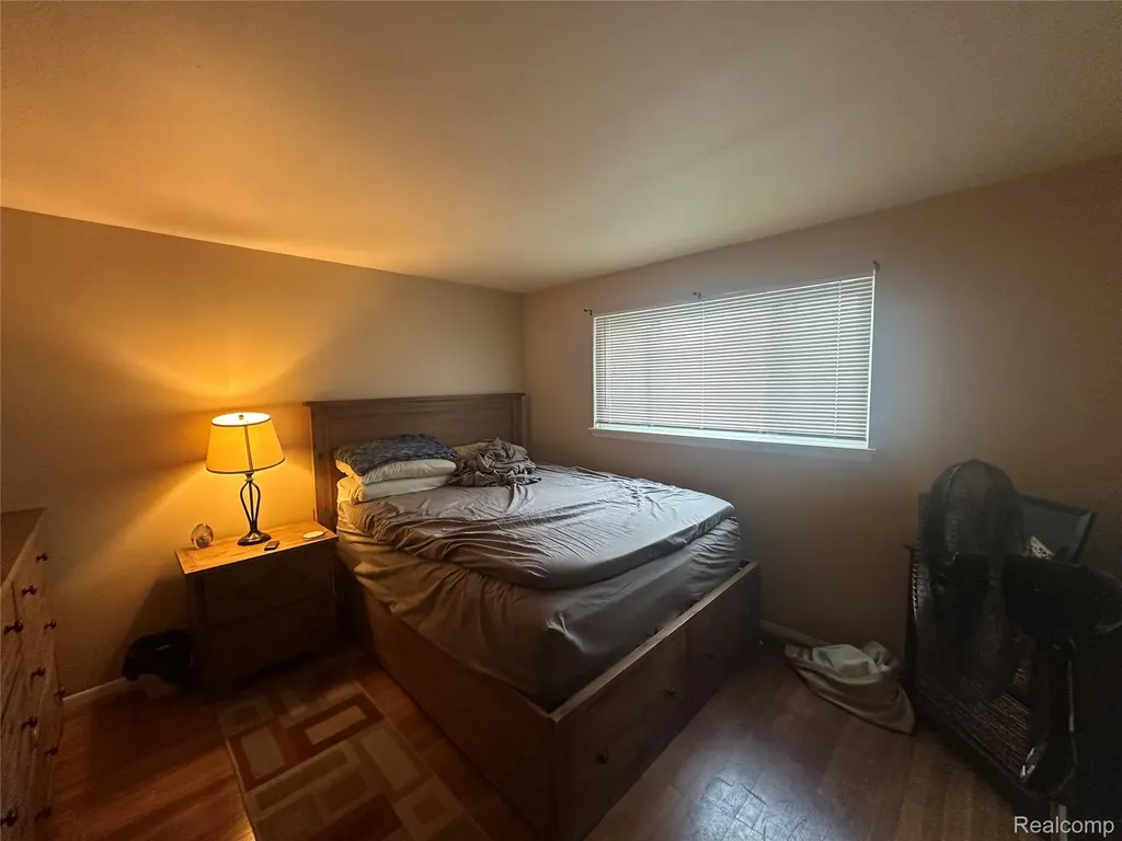 32812 Columbus Drive Warren City MI 48088