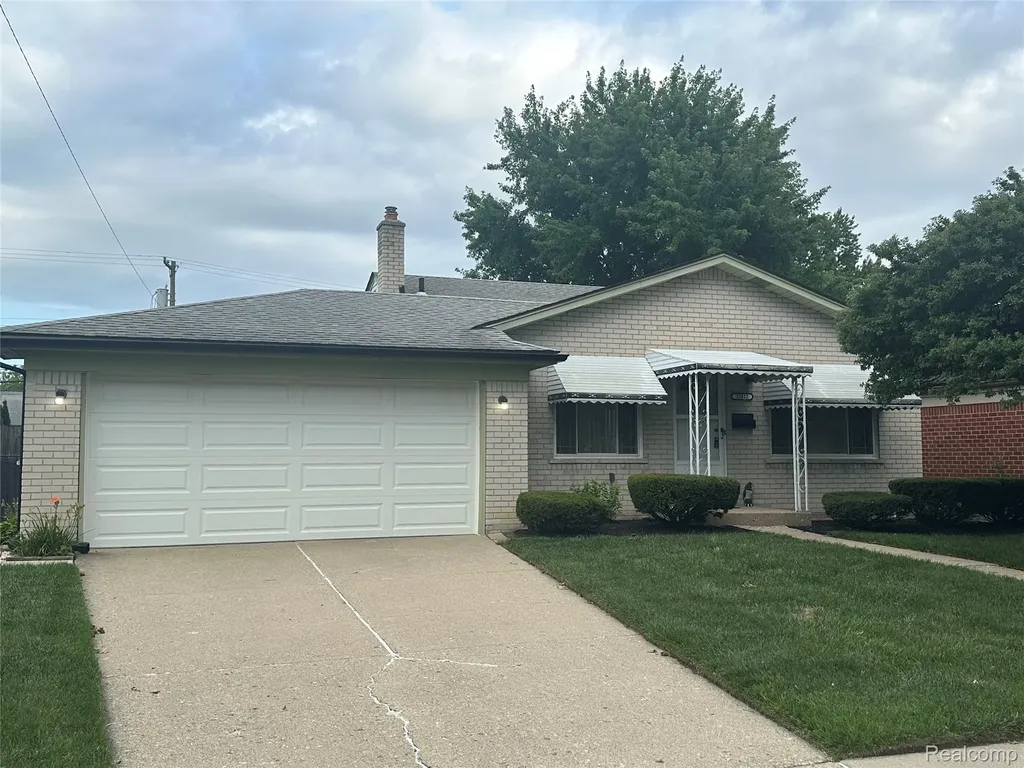 32812 Columbus Drive Warren City MI 48088