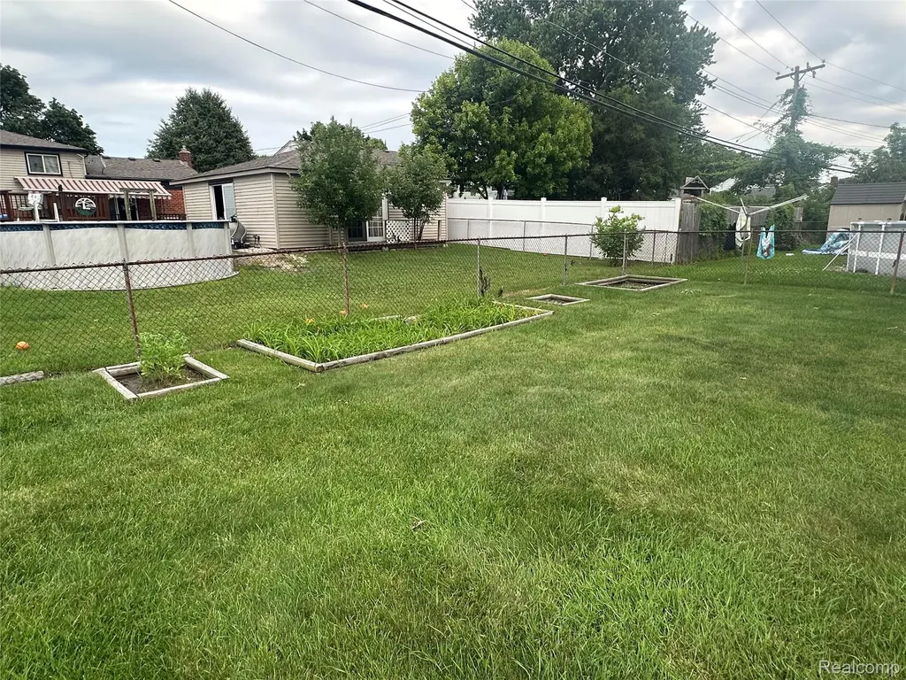 32812 Columbus Drive Warren City MI 48088