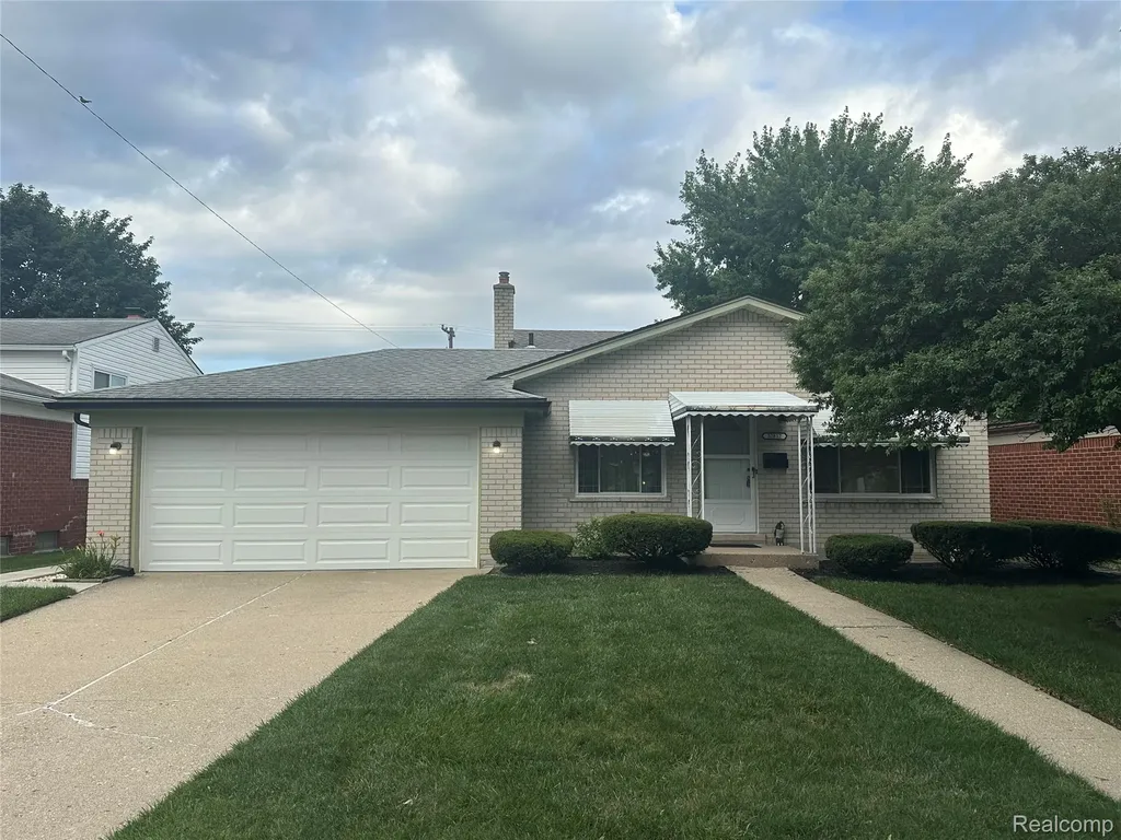 32812 Columbus Drive Warren City MI 48088