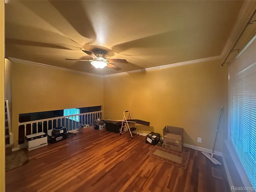 32812 Columbus Drive Warren City MI 48088