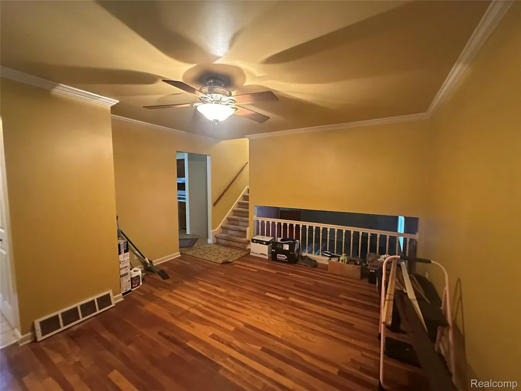 32812 Columbus Drive Warren City MI 48088