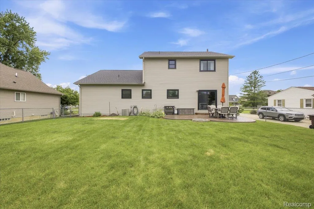 7747 W Pearson Shelby Charter Township MI 48316