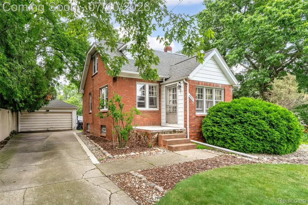 33711 Mulvey Road Fraser City MI 48026