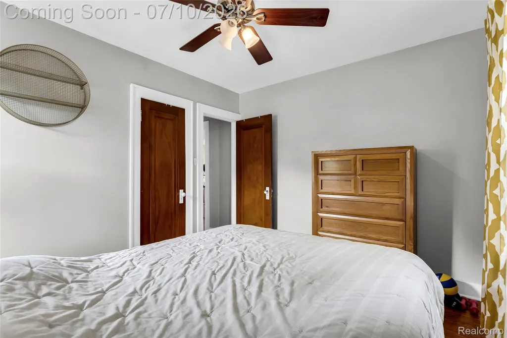 33711 Mulvey Road Fraser City MI 48026