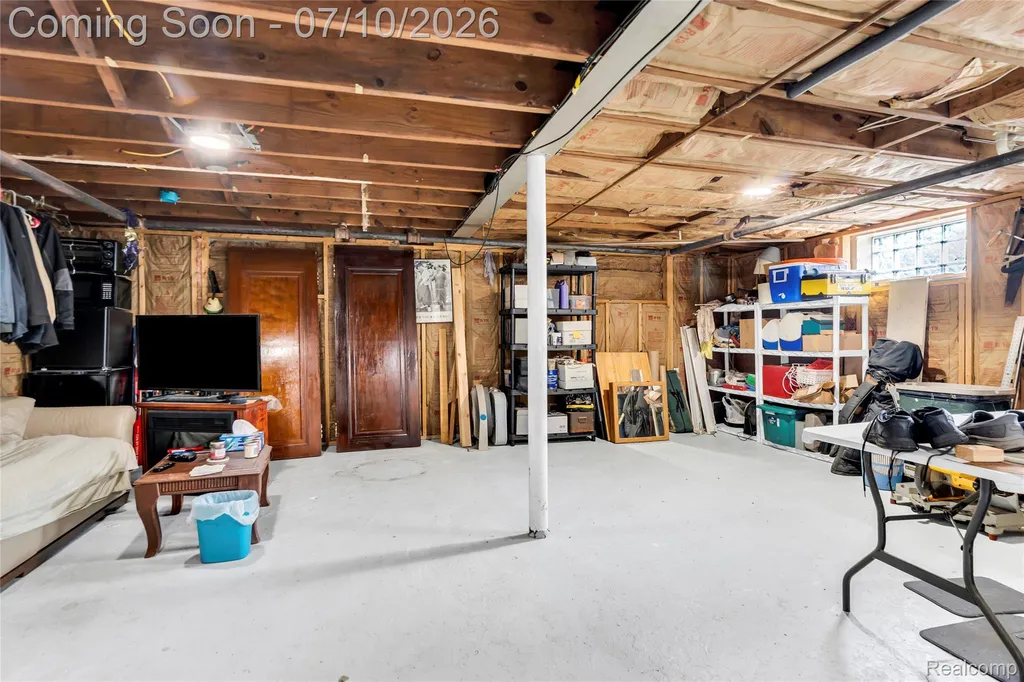 33711 Mulvey Road Fraser City MI 48026