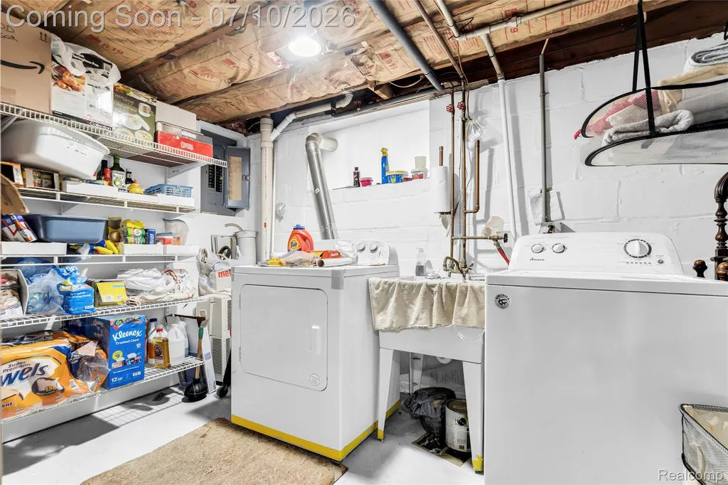 33711 Mulvey Road Fraser City MI 48026