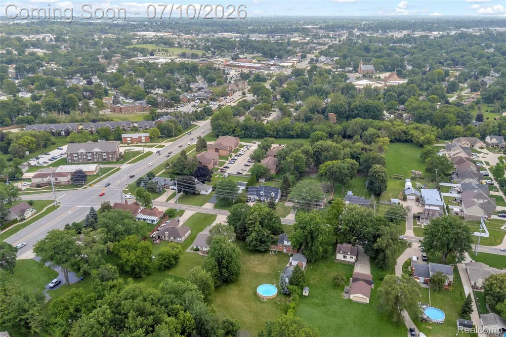 33711 Mulvey Road Fraser City MI 48026