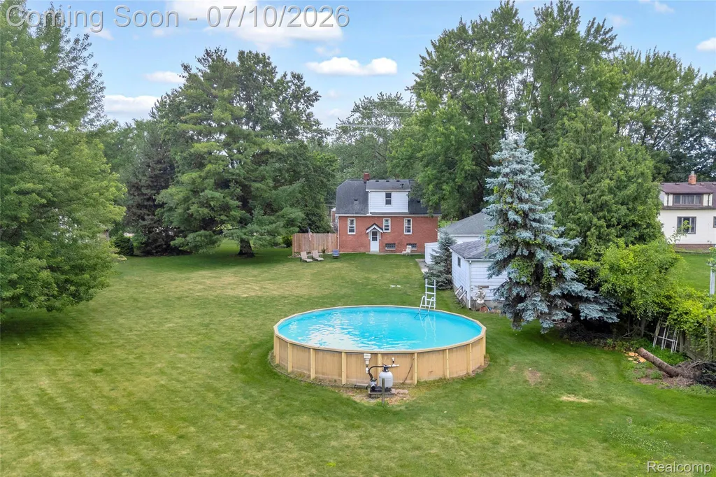 33711 Mulvey Road Fraser City MI 48026