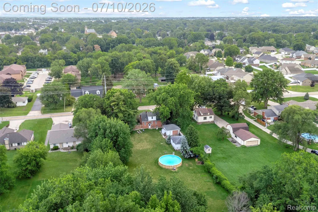 33711 Mulvey Road Fraser City MI 48026
