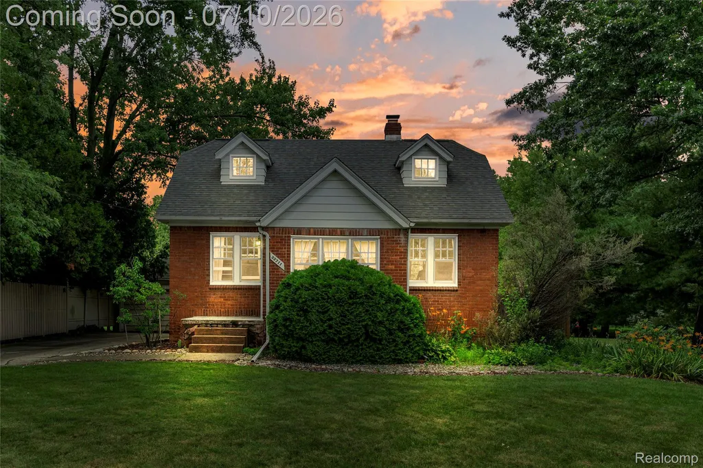 33711 Mulvey Road Fraser City MI 48026