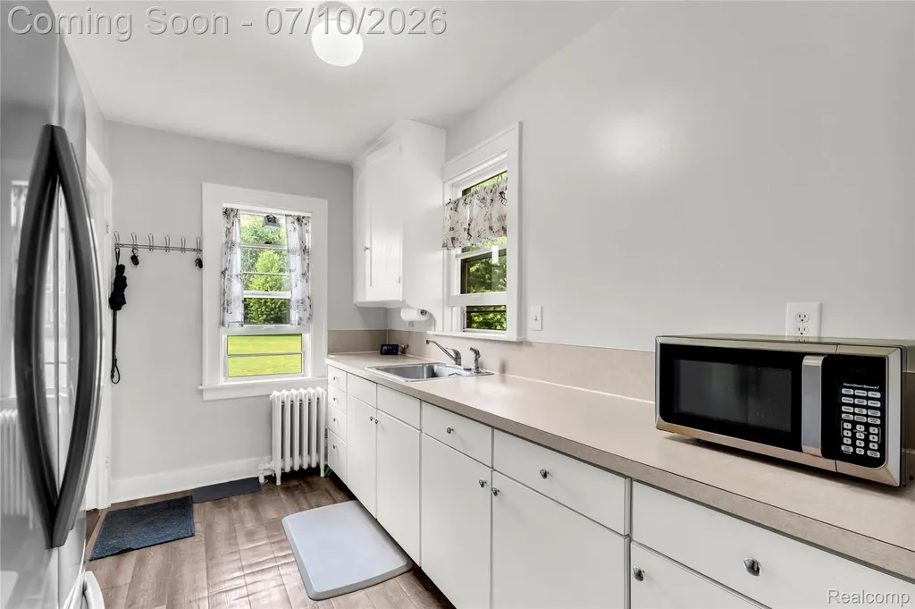 33711 Mulvey Road Fraser City MI 48026