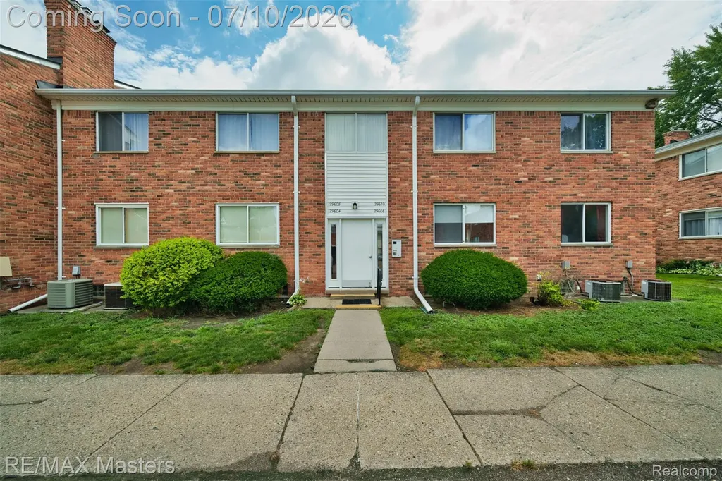 29606 Hoover Road Warren City MI 48093