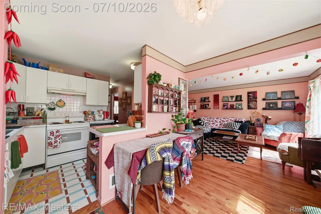 29606 Hoover Road Warren City MI 48093