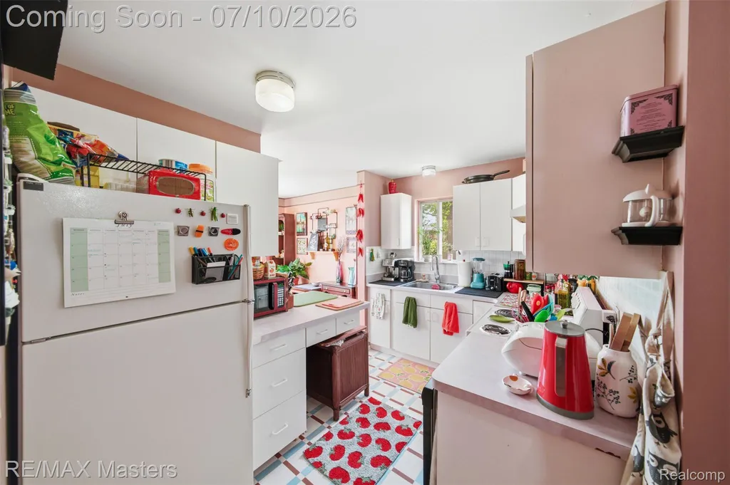29606 Hoover Road Warren City MI 48093