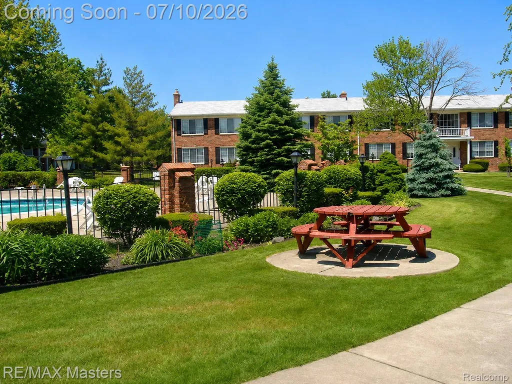 29606 Hoover Road Warren City MI 48093