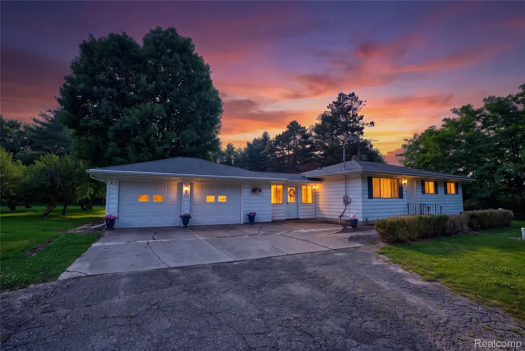 1715 N Oxford Road Oxford Charter Township MI 48371