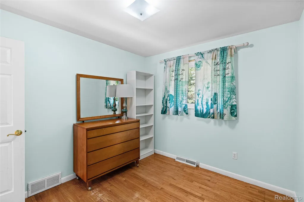 1715 N Oxford Road Oxford Charter Township MI 48371