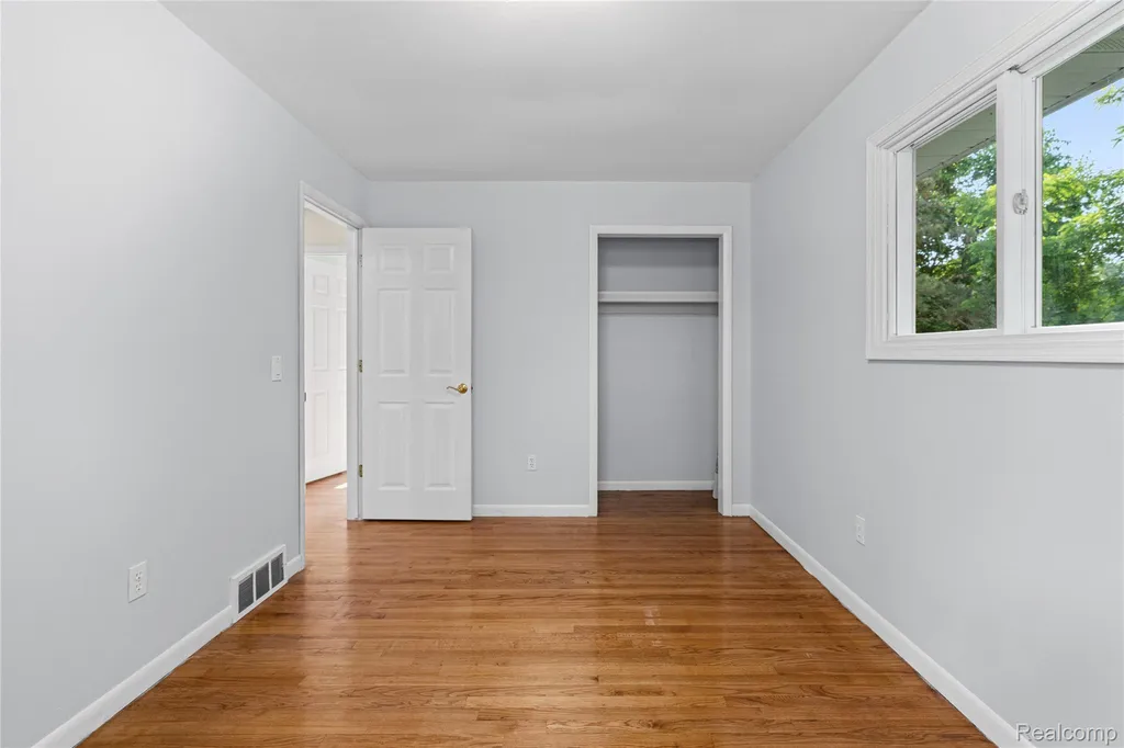 1715 N Oxford Road Oxford Charter Township MI 48371