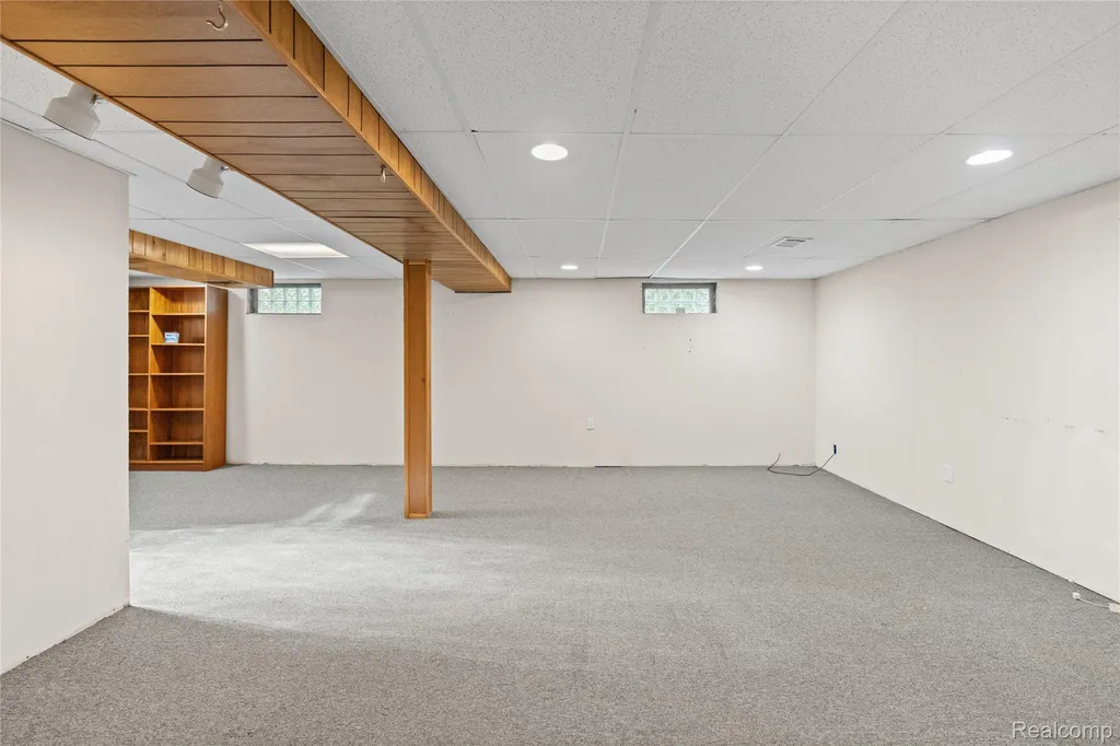 1715 N Oxford Road Oxford Charter Township MI 48371