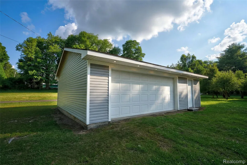 1715 N Oxford Road Oxford Charter Township MI 48371