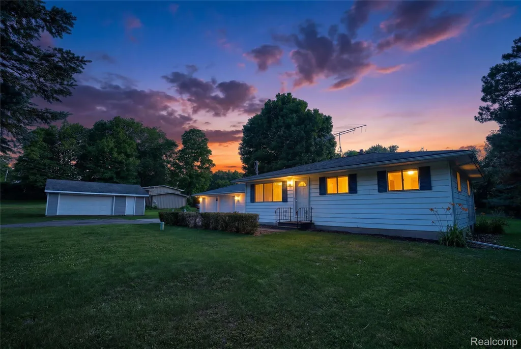 1715 N Oxford Road Oxford Charter Township MI 48371