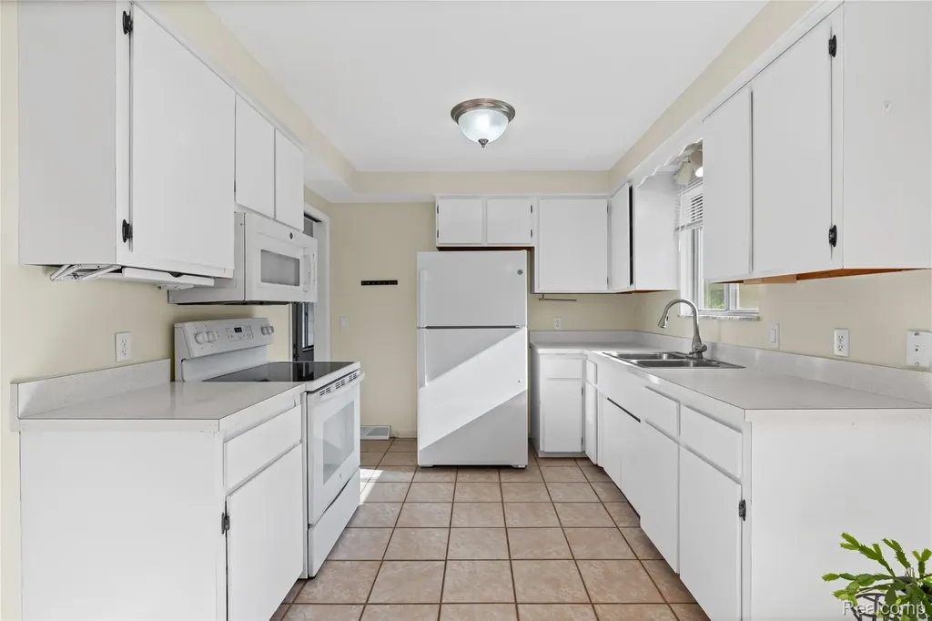 1715 N Oxford Road Oxford Charter Township MI 48371