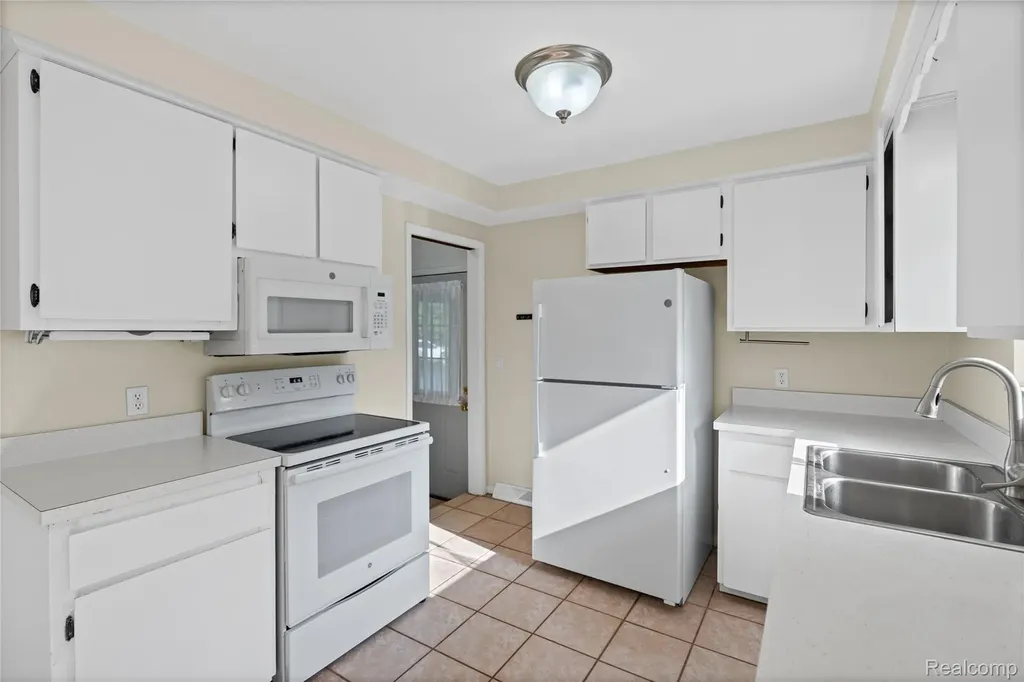 1715 N Oxford Road Oxford Charter Township MI 48371
