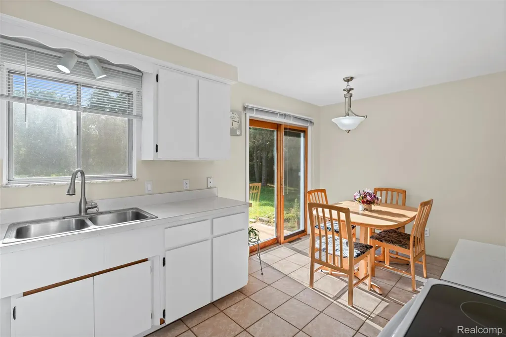 1715 N Oxford Road Oxford Charter Township MI 48371