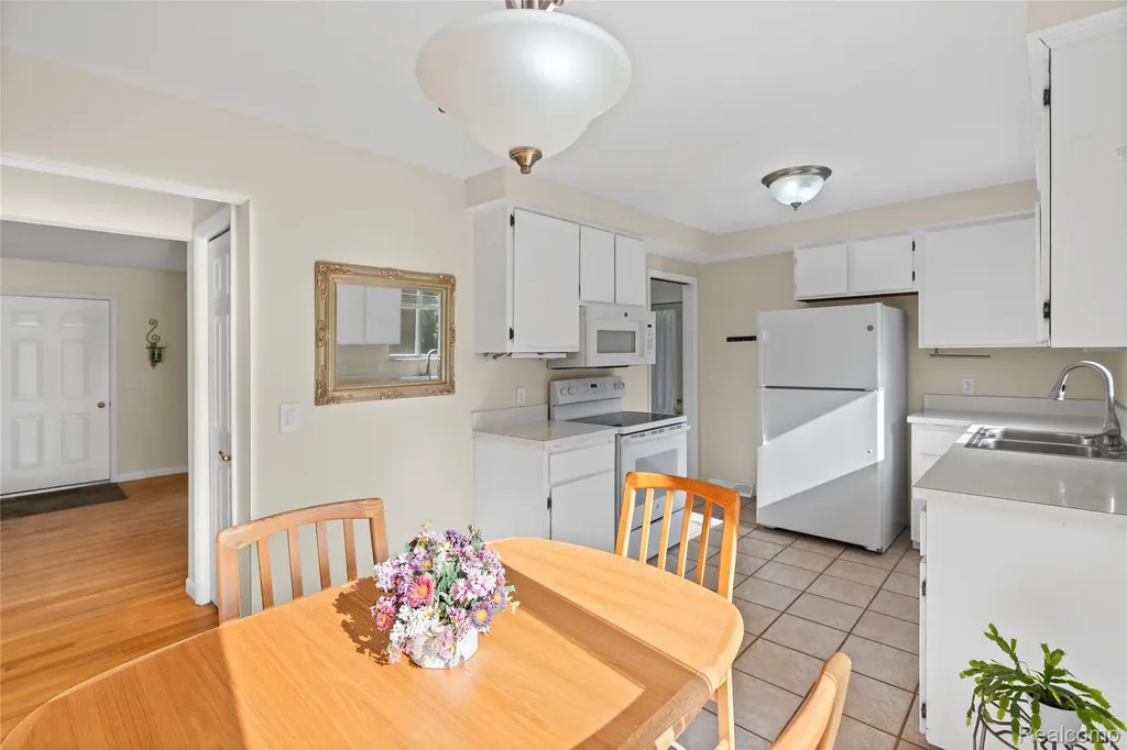 1715 N Oxford Road Oxford Charter Township MI 48371