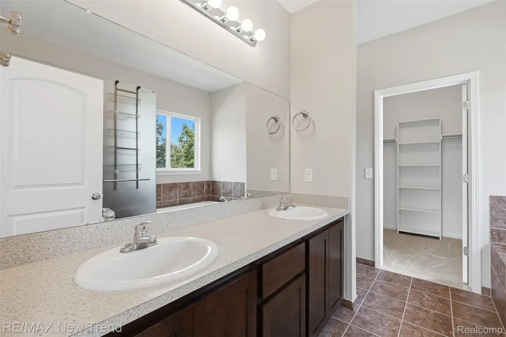 7301 Village Park Drive Independence Charter Township MI 48346
