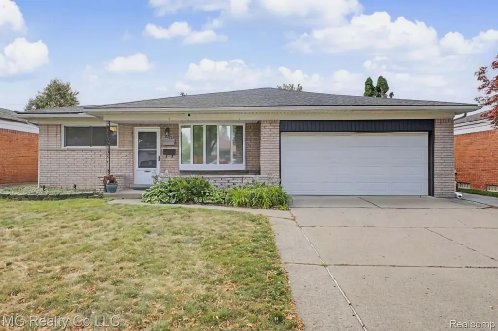 13644 Joyce Drive Warren City MI 48088