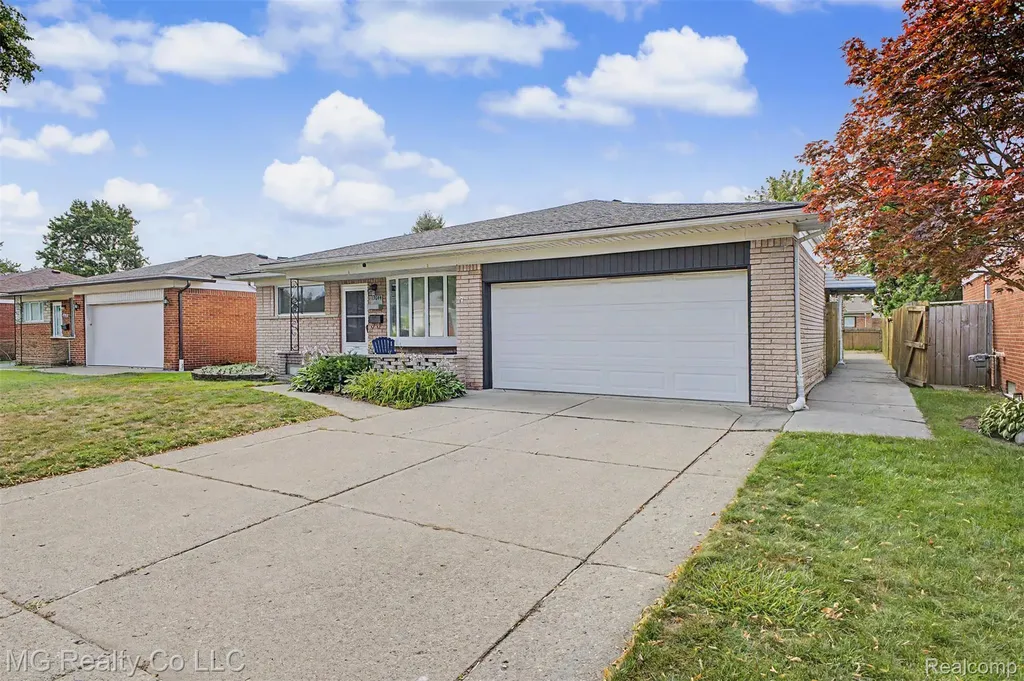 13644 Joyce Drive Warren City MI 48088