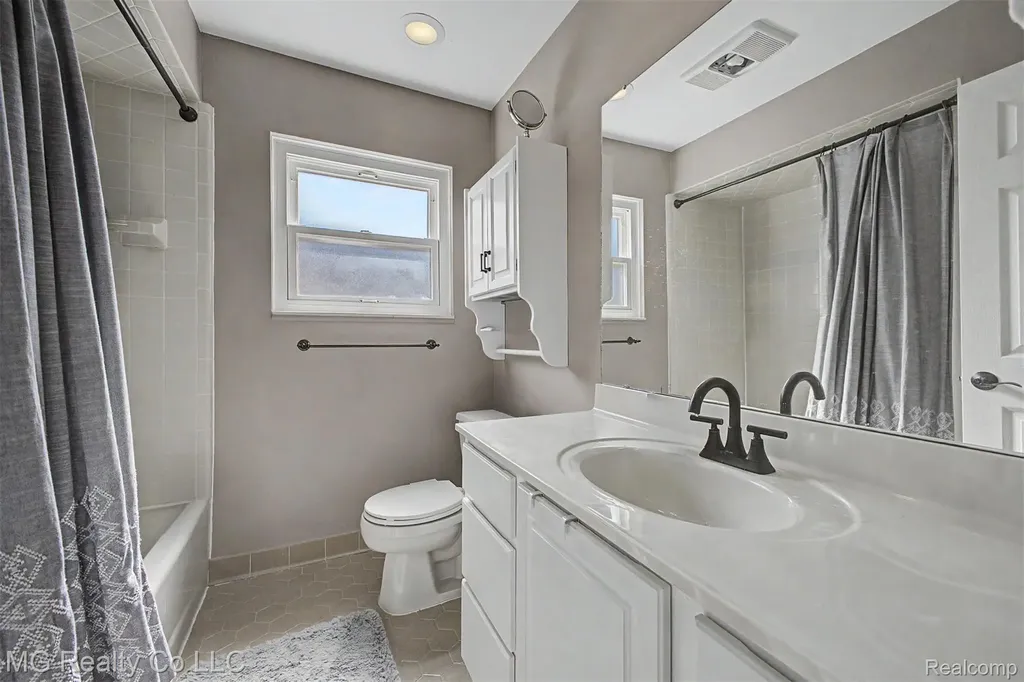 13644 Joyce Drive Warren City MI 48088