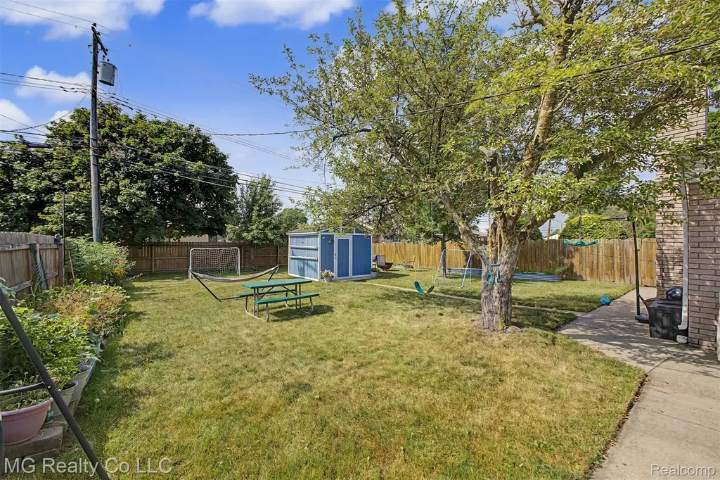 13644 Joyce Drive Warren City MI 48088