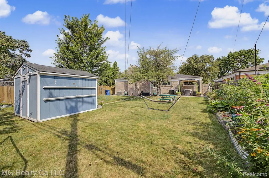 13644 Joyce Drive Warren City MI 48088