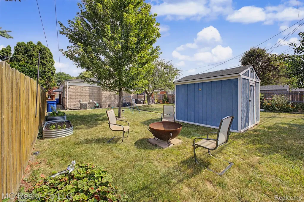 13644 Joyce Drive Warren City MI 48088