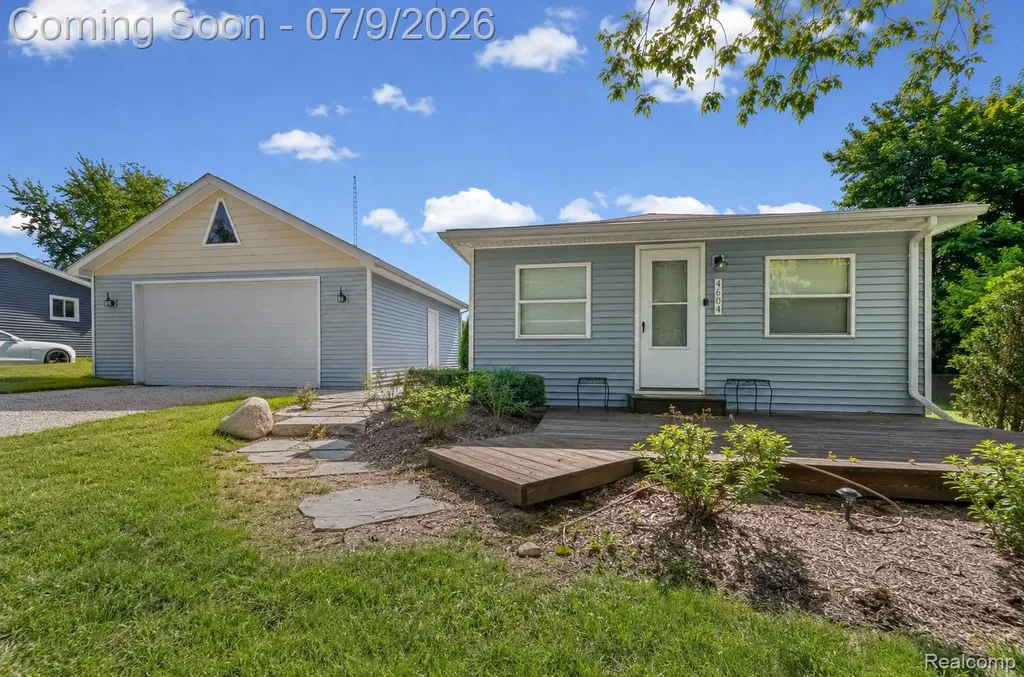 4694 Lakeborn Drive White Lake Charter Township MI 48383