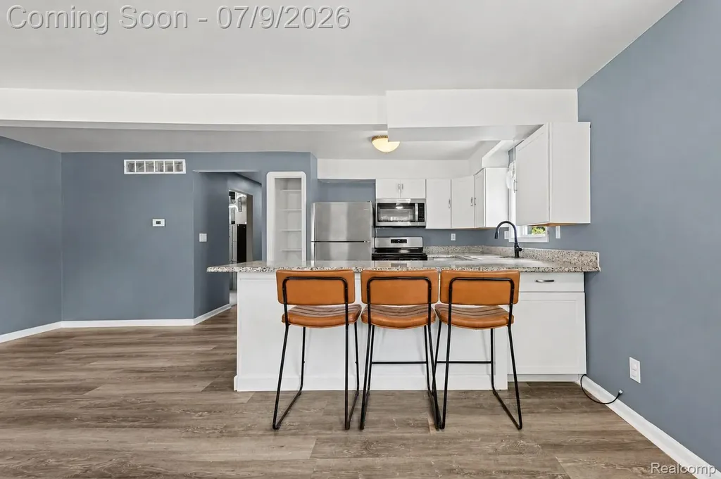 4694 Lakeborn Drive White Lake Charter Township MI 48383