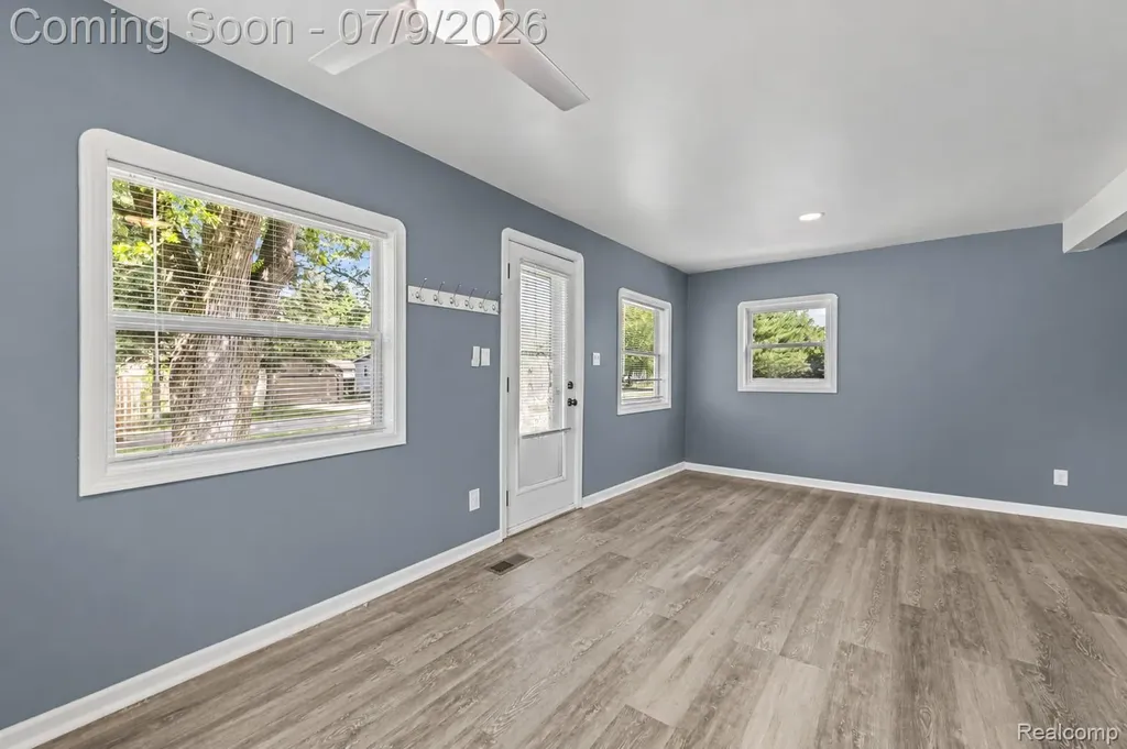 4694 Lakeborn Drive White Lake Charter Township MI 48383