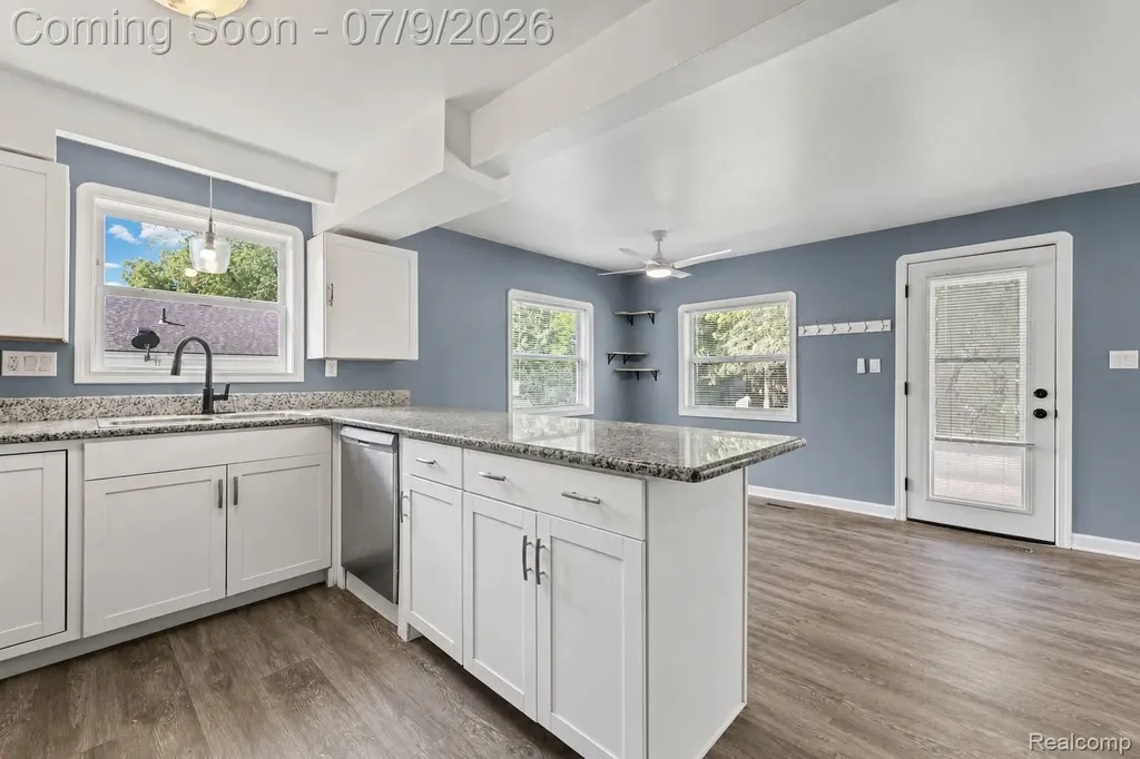 4694 Lakeborn Drive White Lake Charter Township MI 48383