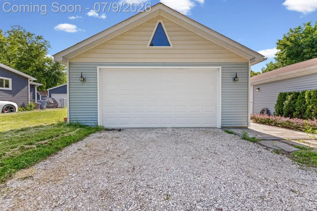 4694 Lakeborn Drive White Lake Charter Township MI 48383