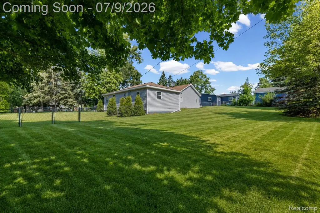 4694 Lakeborn Drive White Lake Charter Township MI 48383