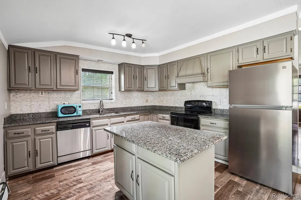 7286 Ormond Road Springfield Charter Township MI 48350