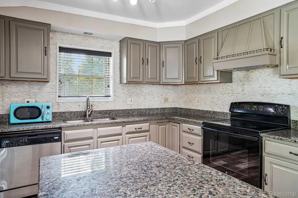 7286 Ormond Road Springfield Charter Township MI 48350
