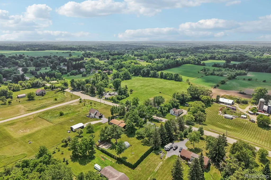 7286 Ormond Road Springfield Charter Township MI 48350